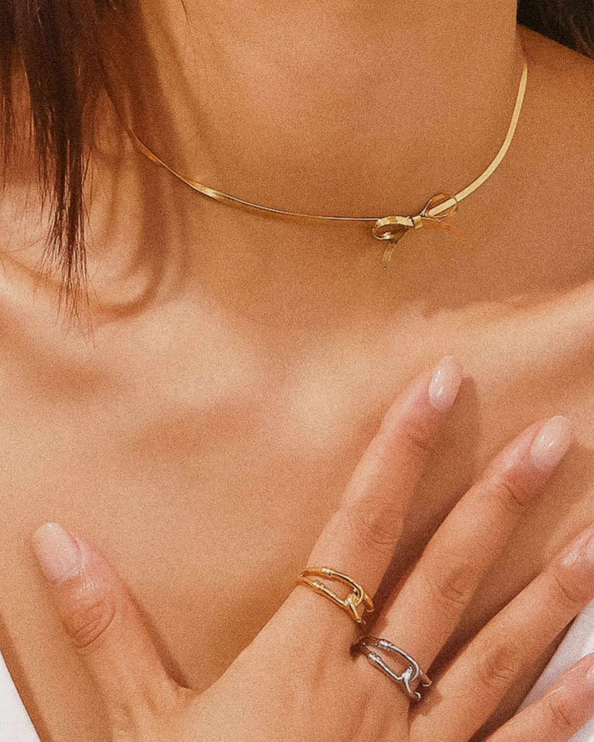 Short Bow Necklace