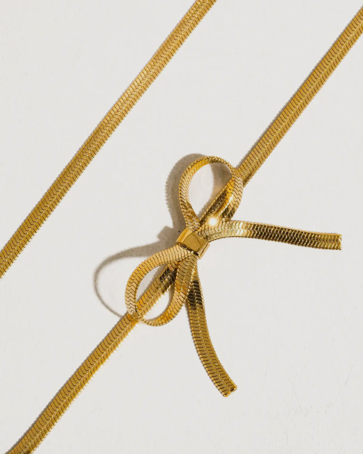 Short Bow Necklace