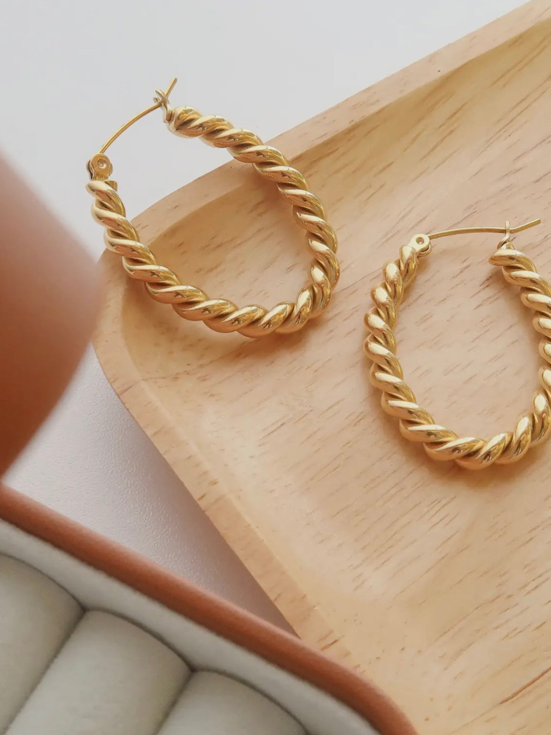 Non-Tarnish Braided Hoop Earring
Stainless Steel
Measurement (L x W inch): 1.3 × 1
- Lead and Nickel Free
- Hypoallergenic
- Water Resistant