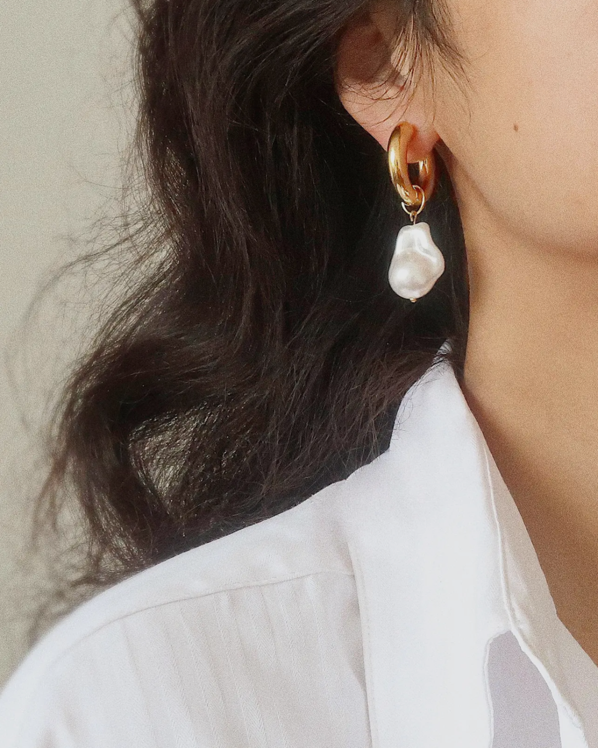 Chunky pearl earrings 