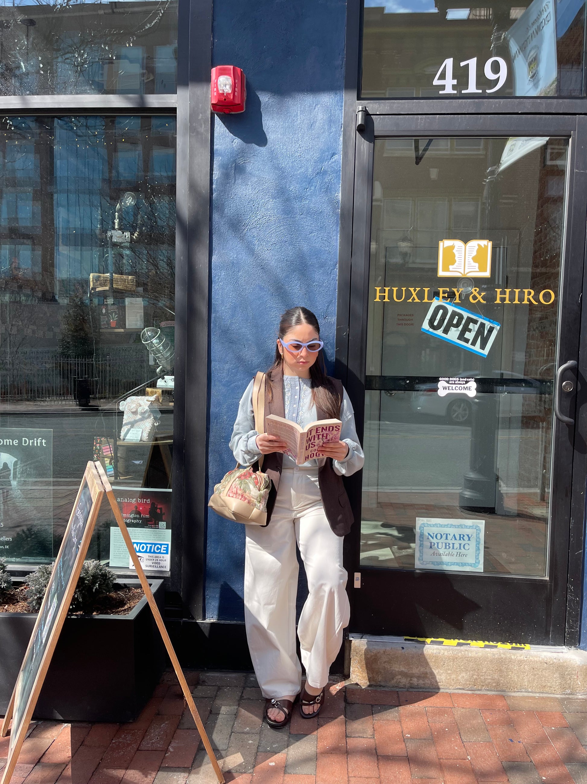 I'd say ultimate freedom with these distinctive barrel legged ivory pants. Features front side pockets and a mid-rise slouchy fit. 

 55% Linen 45% Cotton

inseam 26" rise 11.5"

