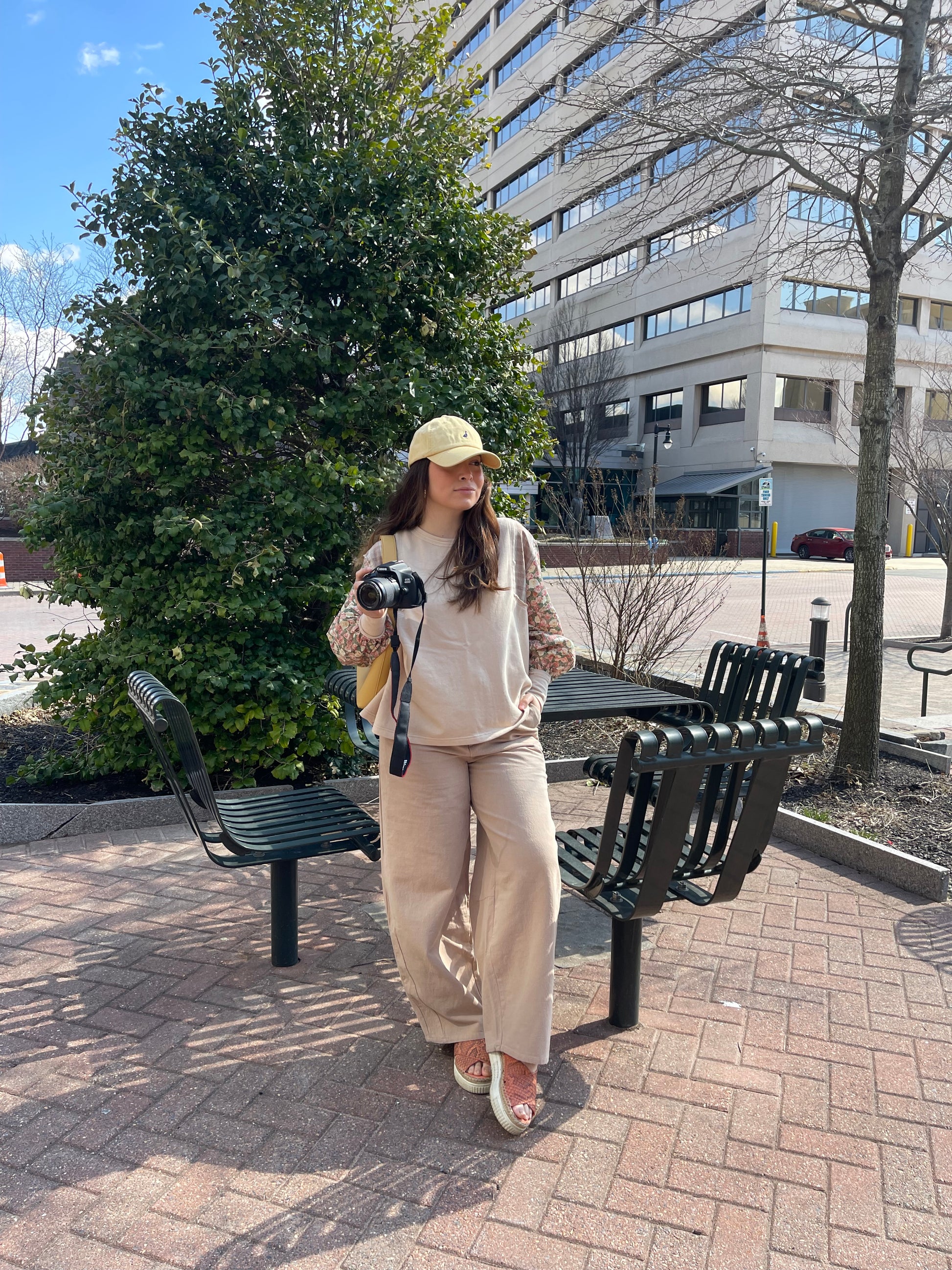 I'd say ultimate freedom with these distinctive barrel legged tan pants. Features front side pockets and a mid-rise slouchy fit. 

 55% Linen 45% Cotton

inseam 26" rise 11.5"