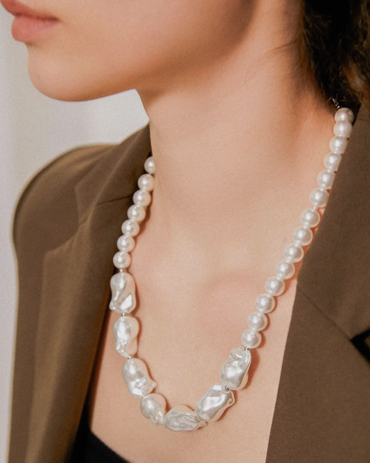 Chunky pearl necklace 