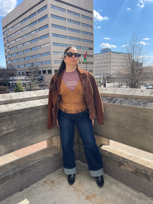 90'S High Rise Vintage Loose jeans with a comfort medium stretch.

Features a super high rise waist with a 90's vintage style

full length and boot leg opening

RISE: 11" / INSEAM: 31 1/2" / LEG OPENING: 20"

Model is 5’2 wearing a size 1 

93% COTTON 