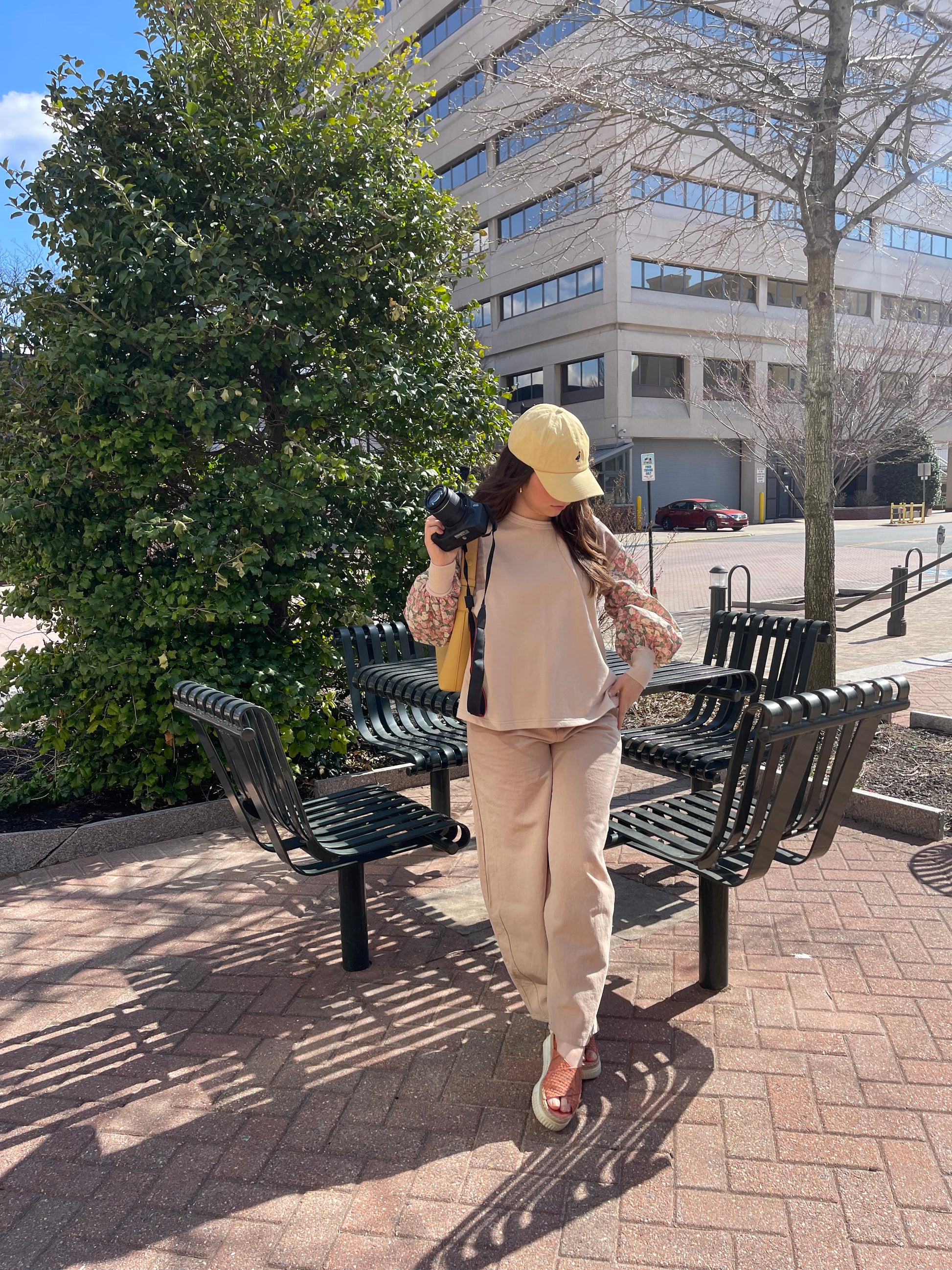 I'd say ultimate freedom with these distinctive barrel legged tan pants. Features front side pockets and a mid-rise slouchy fit. 

 55% Linen 45% Cotton

inseam 26" rise 11.5"