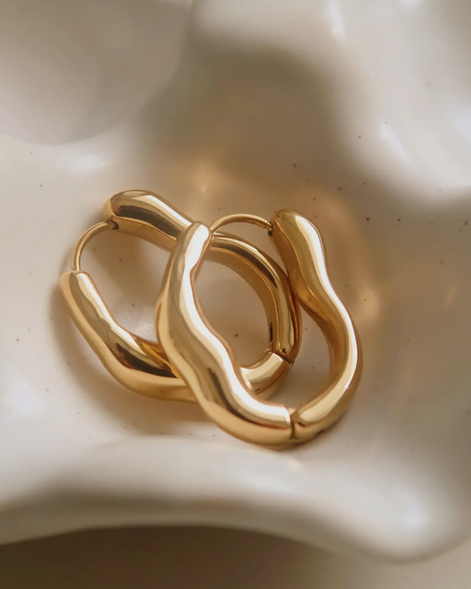 18K Gold Non-Tarnish Oval Hoop Earring
18K Gold Plating
Stainless Steel

- Lead and Nickel Free
- Hypoallergenic
- Water Resistant